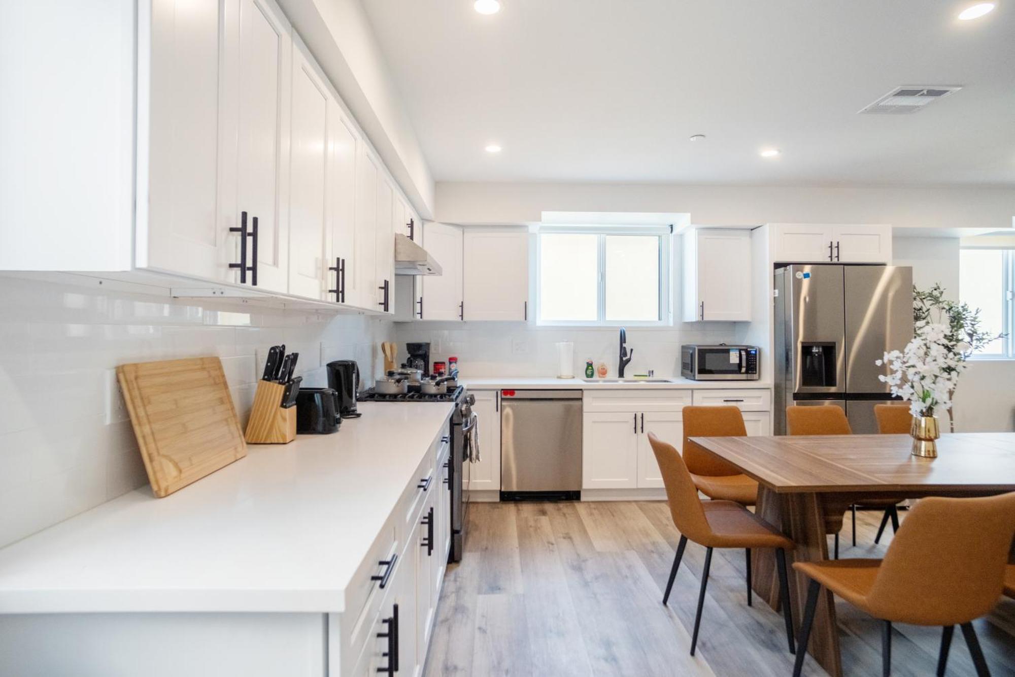 Cozy La Retreat Near Usc Steps To Koreatown & Downtown — Photos 1