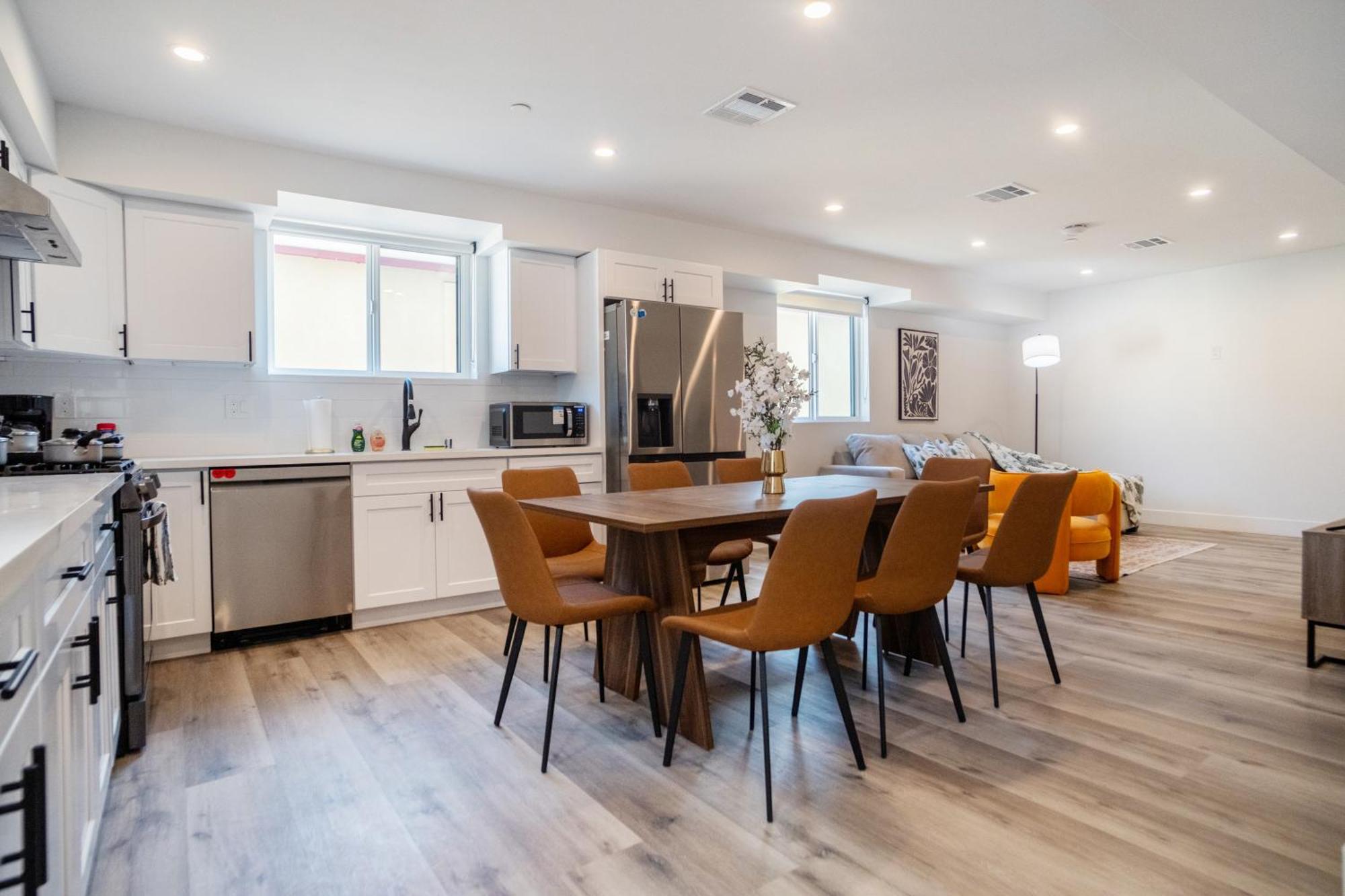 Cozy La Retreat Near Usc Steps To Koreatown & Downtown — Photos 3
