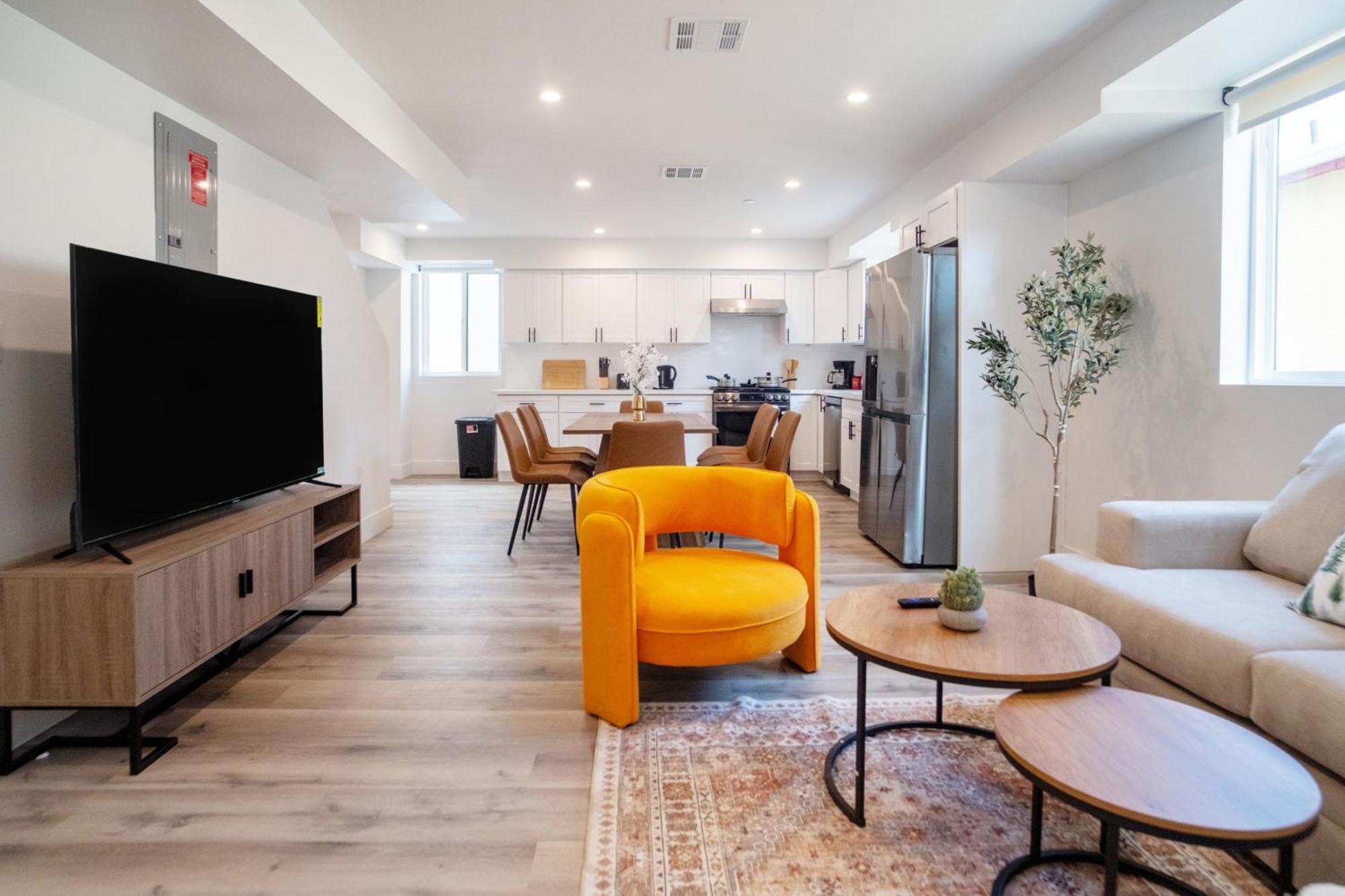 Cozy La Retreat Near Usc Steps To Koreatown & Downtown, Los Angeles